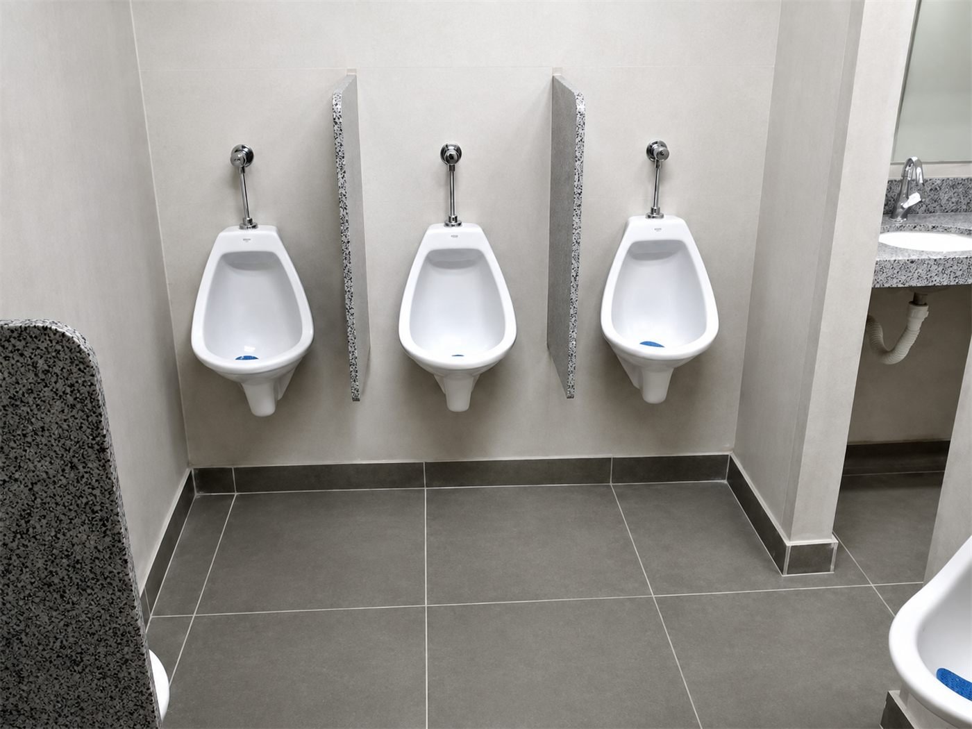 Reforma de sanitário comercial finalizada
