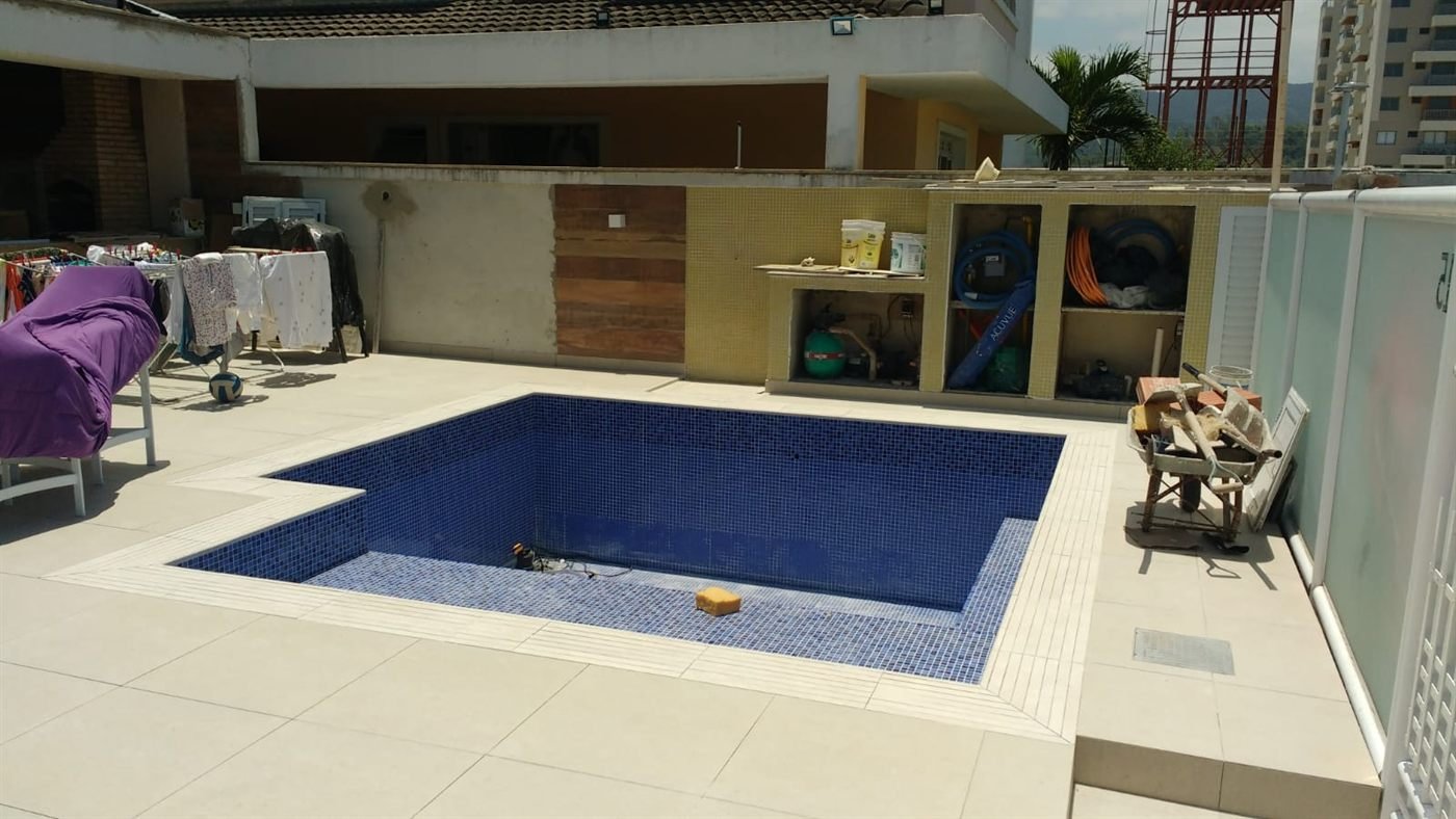 Piscina com área gourmet